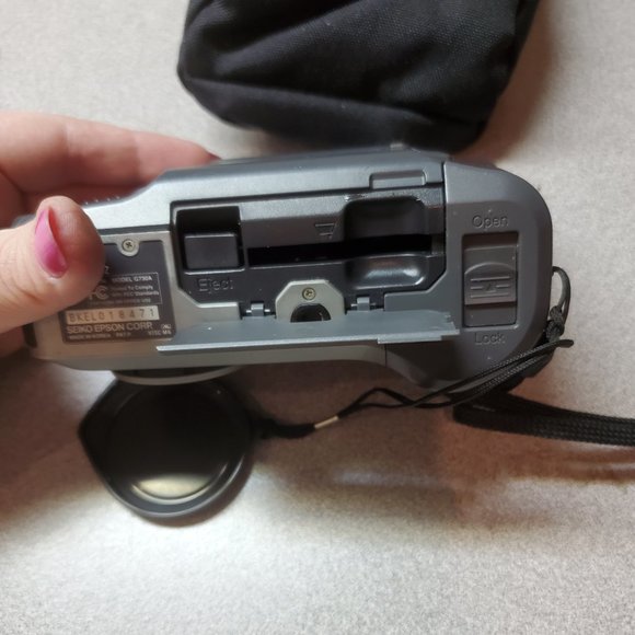 Epson PhotoPC 750Z  Digital Camera - Case & CF Card Included - Picture 6 of 11